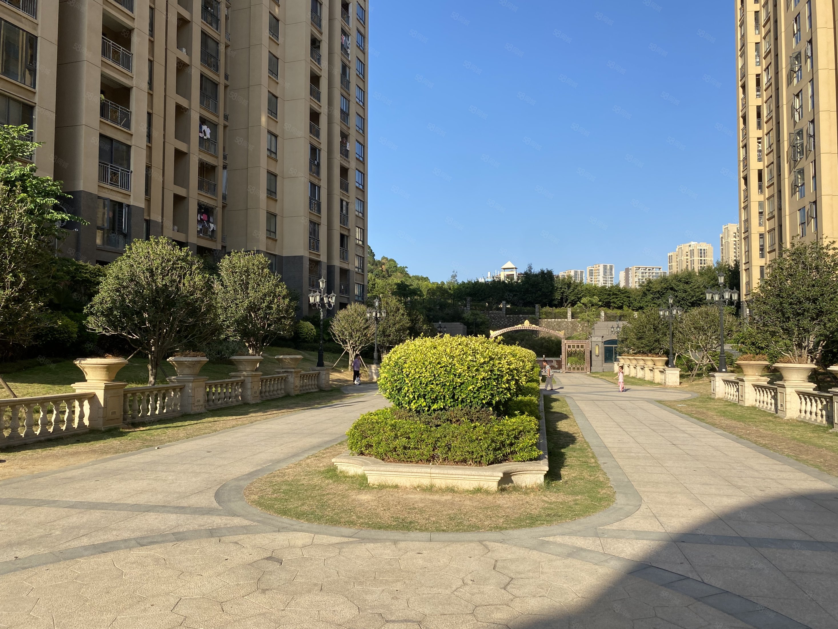 永鸿御珑湾3室2厅2卫112㎡南81万