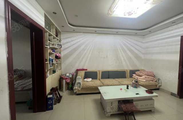 水岸新城，步梯二楼，小三室，房东急售，