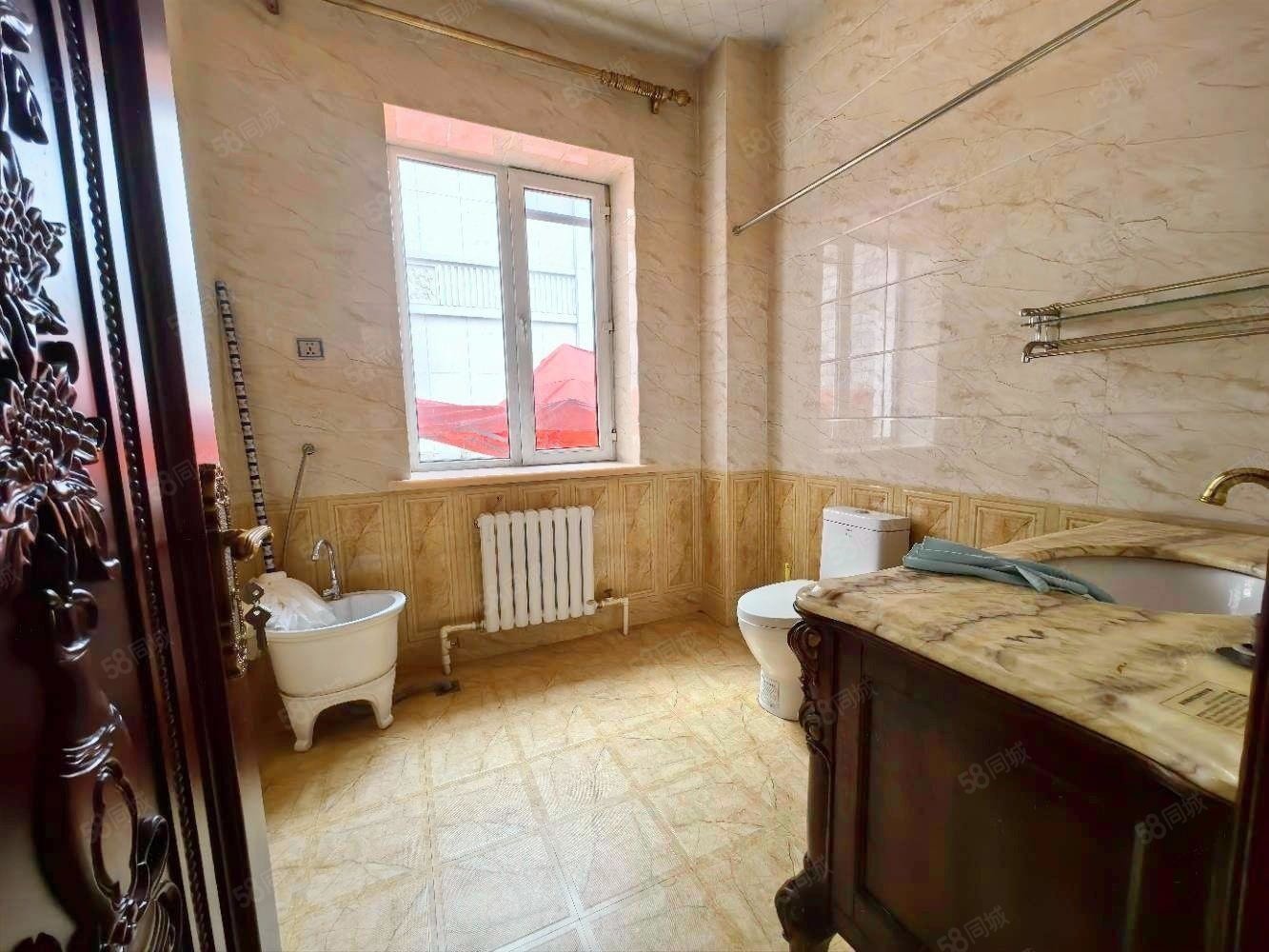 碧水莊園5室2廳5衛(wèi)344㎡南北1700萬