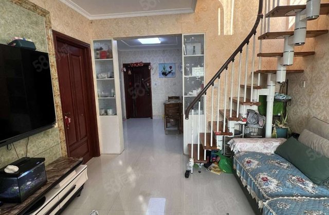 住宅复试 4居室 上下三层 带车位