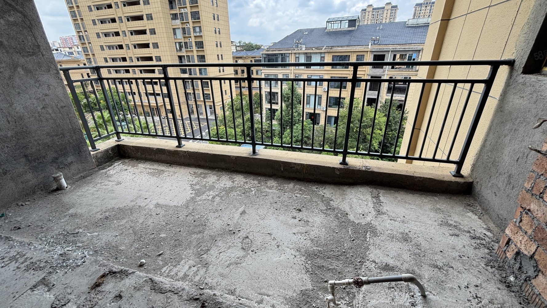 秀江印象7室2厅2卫270㎡南北150万