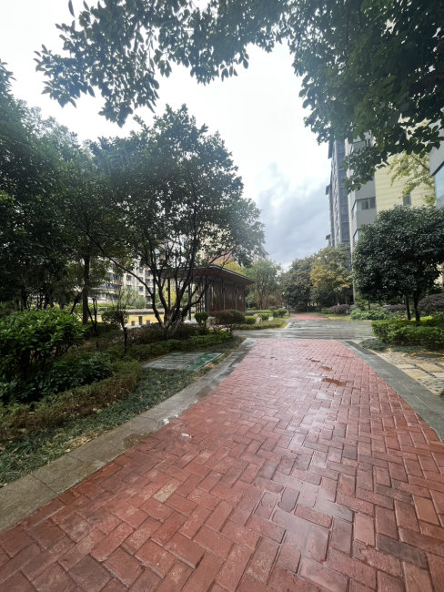 荣和林溪府悦琴6室2厅3卫218㎡南北185万