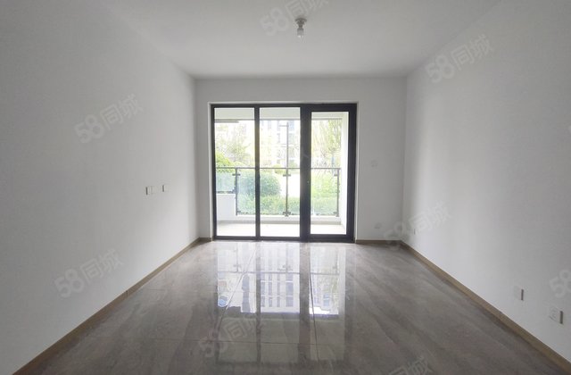 区政府新房未住120平99万送车位可按揭随时看房子..