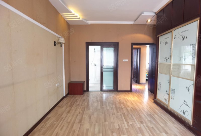 长征一路2号院5室2厅2卫191㎡南北68万