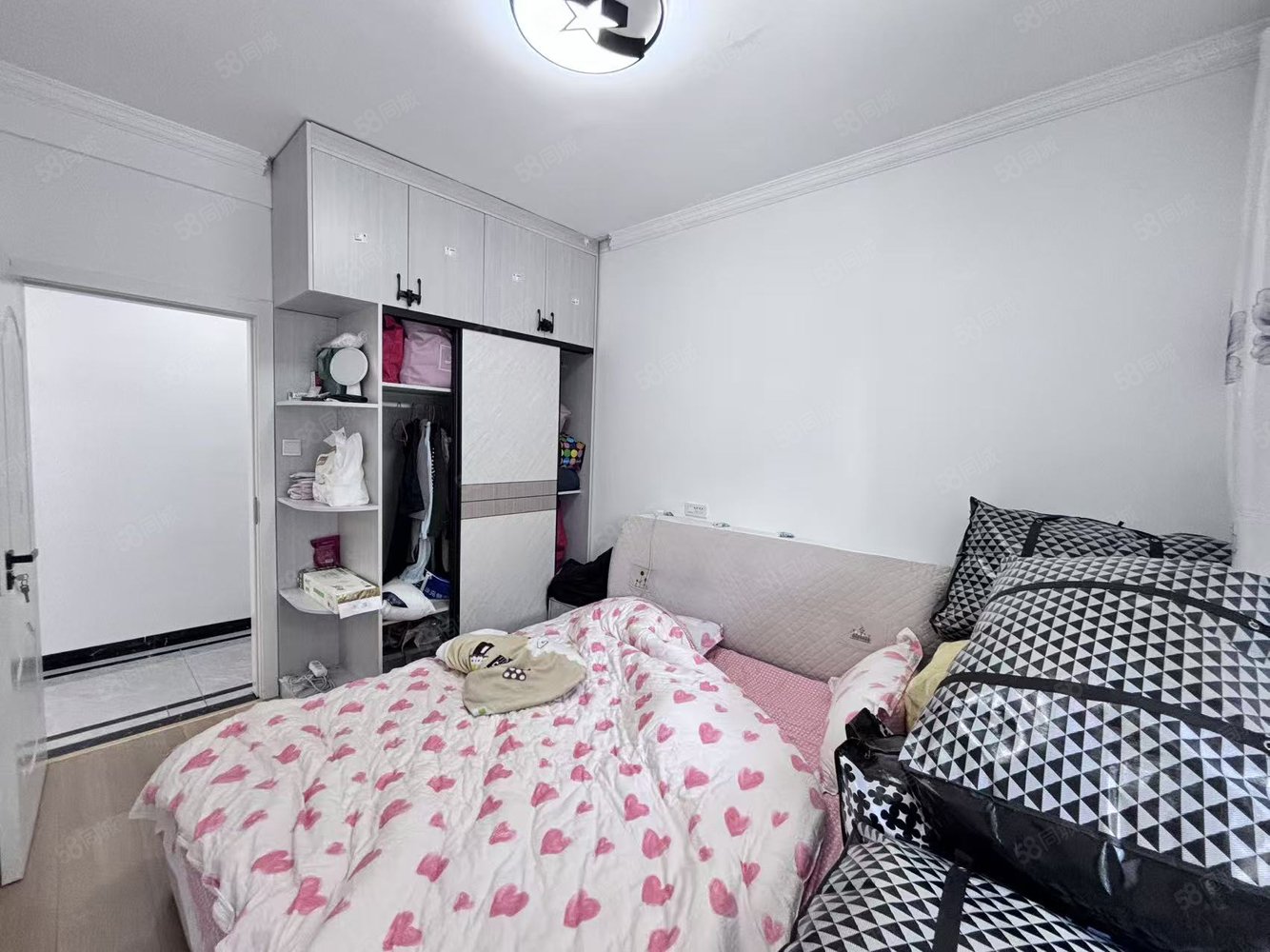 吾悦广场悦湖公馆3室2厅2卫118㎡南北85.6万