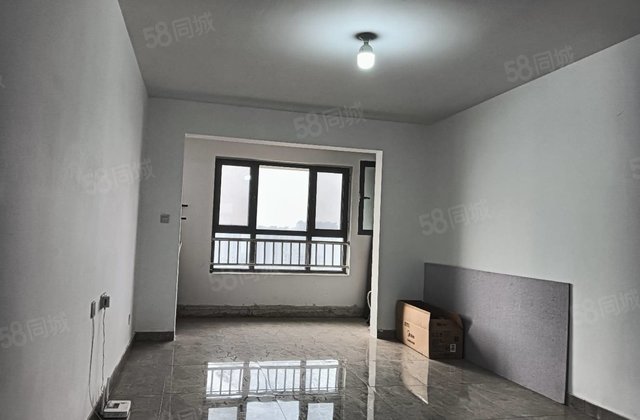 莲湖新城 三室两卫 新房未住 三叶草 带车位储藏室 全明户型