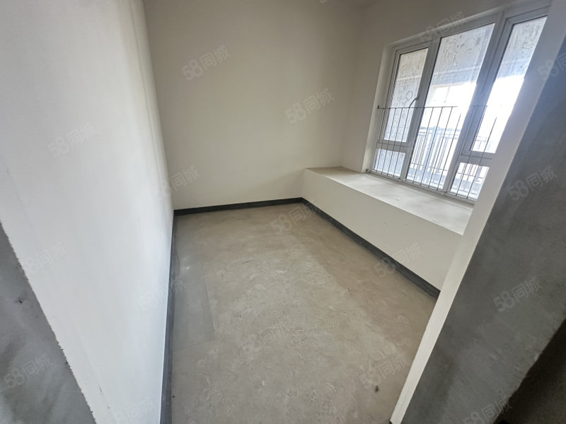 金地城与城艺境3室2厅1卫93㎡南北37万