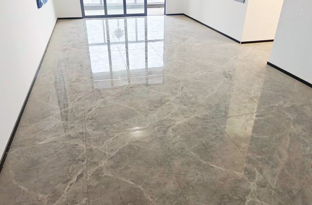 保利越秀天启4室2厅103.88㎡350万二手房图片