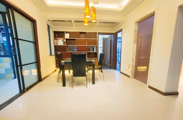 香槟花园5室2厅223.27㎡357万二手房图片