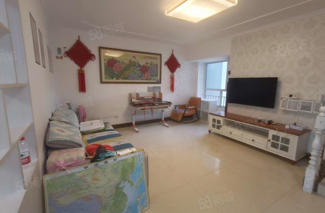 七中附近电梯房好楼层，带车位储藏室精装三室双卫