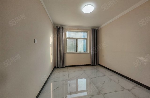 急售，一实验土城小区，  楼层室两厅一卫精装修