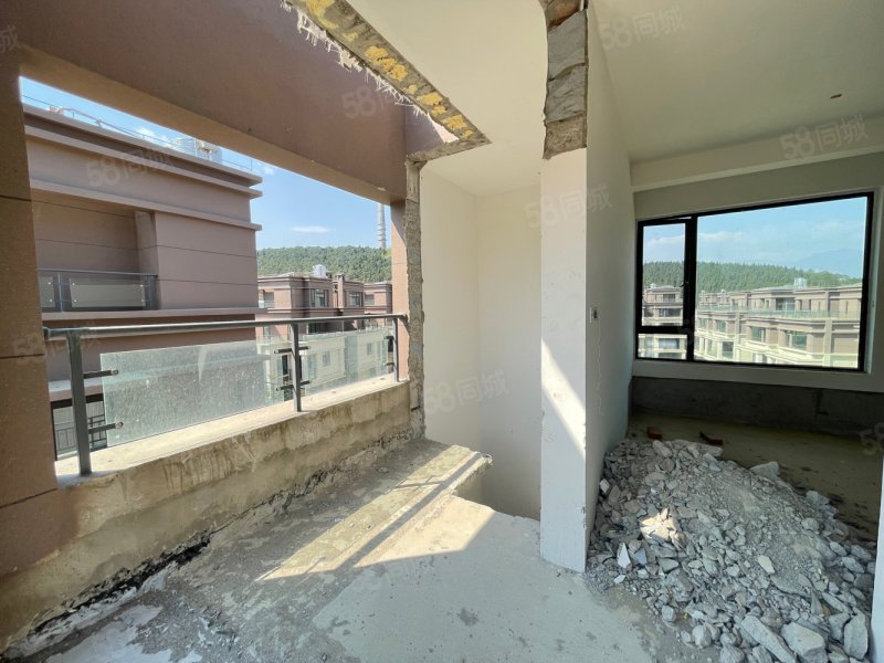 南山别墅上叠带3个露台花园低价急售随时看房