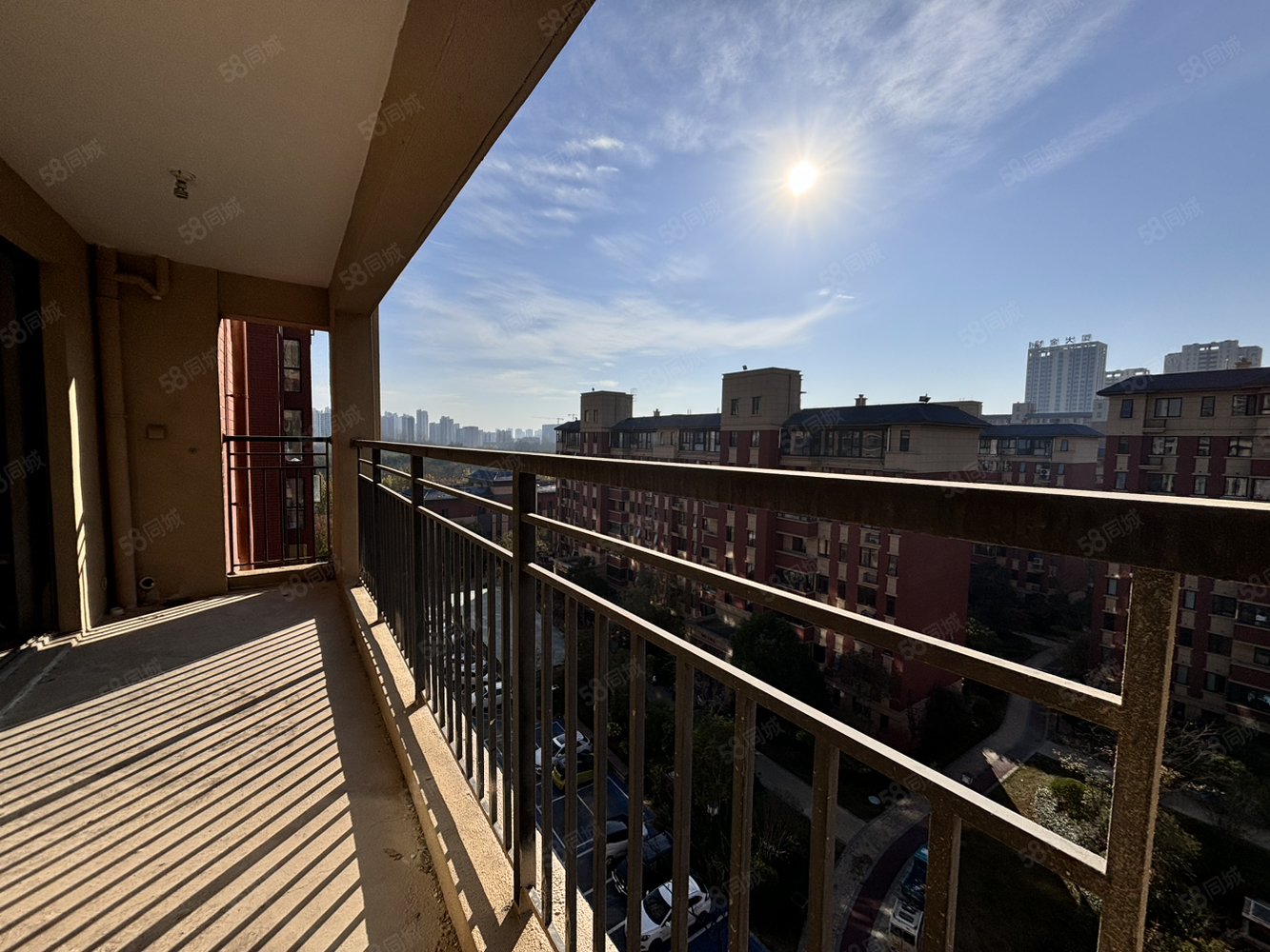 中铁诺德雍景台3室2厅2卫117㎡南北70万