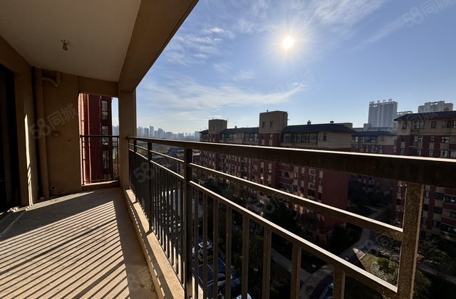 中铁诺德雍景台3室2厅2卫117㎡南北70万