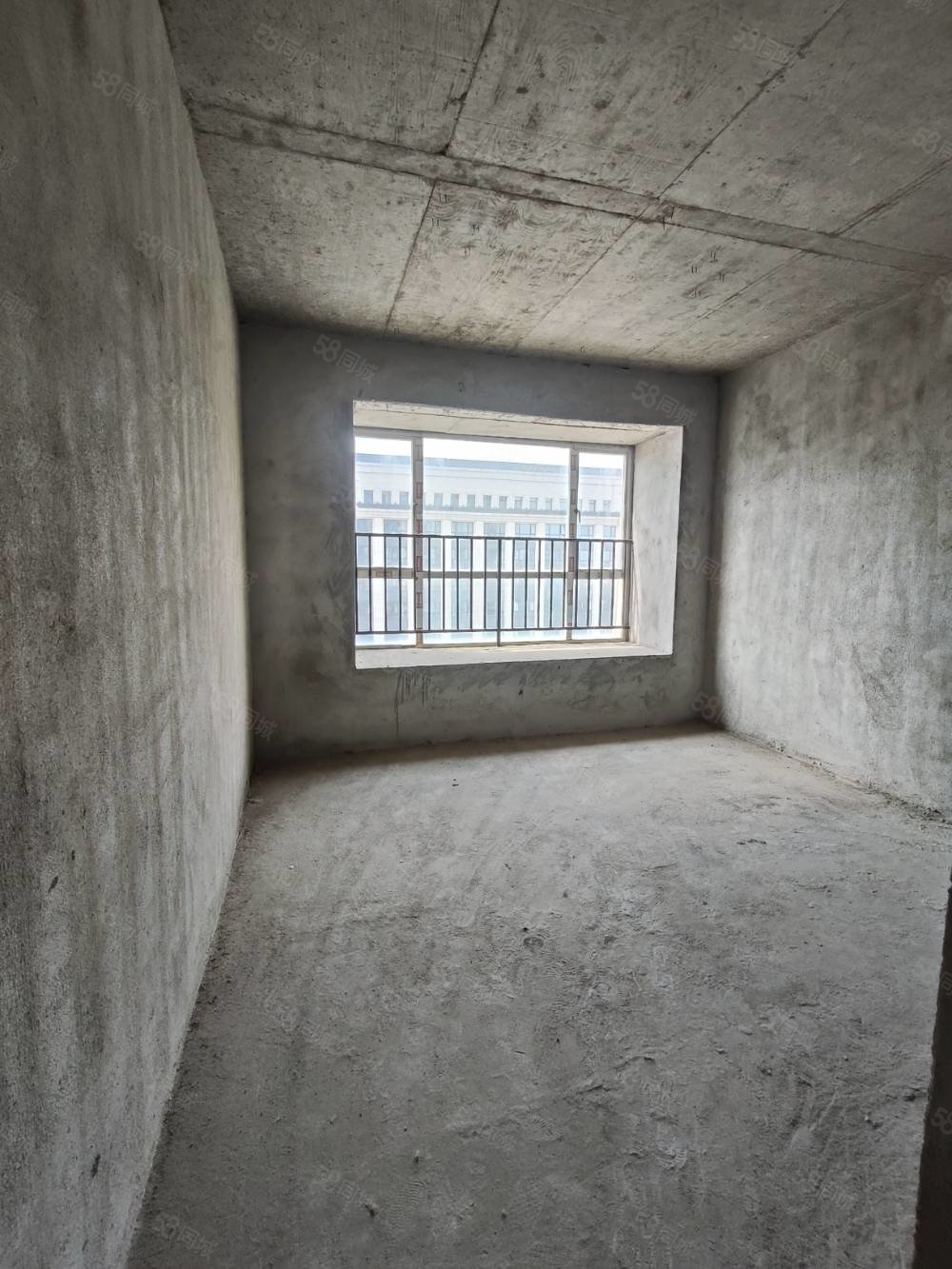 滨江御府3室2厅2卫127㎡南北63万