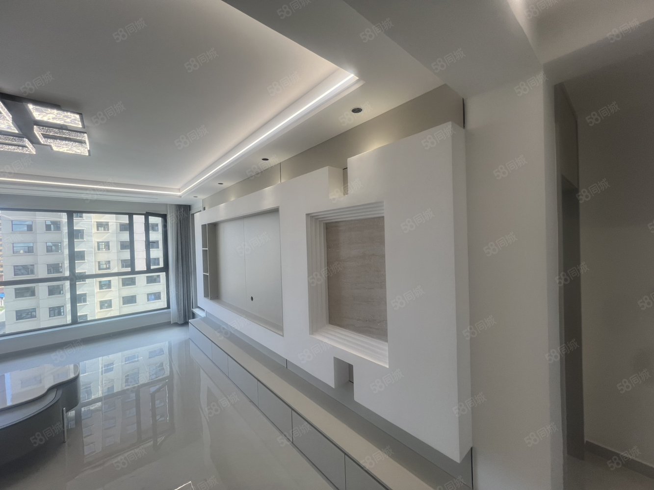 东方国际2室2厅1卫104㎡南北53.5万