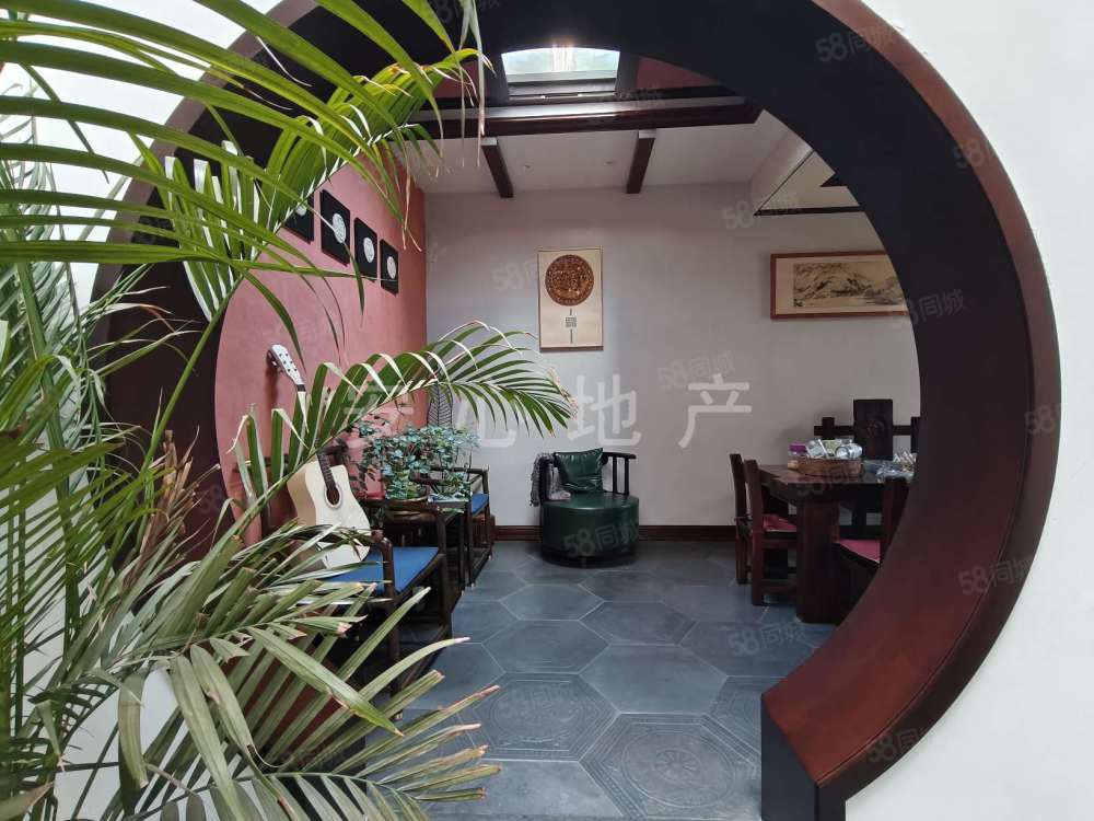 德和沁园(别墅)5室3厅4卫216㎡南北550万