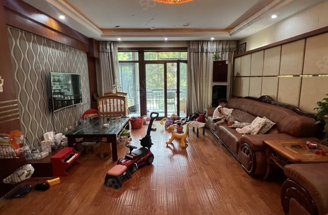 湖边中通水城嘉苑四叶草户型一楼带60平院子精装修