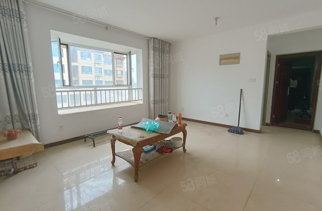 汽车总站附近，金柱康城电梯商品房3室边户，看房方便。