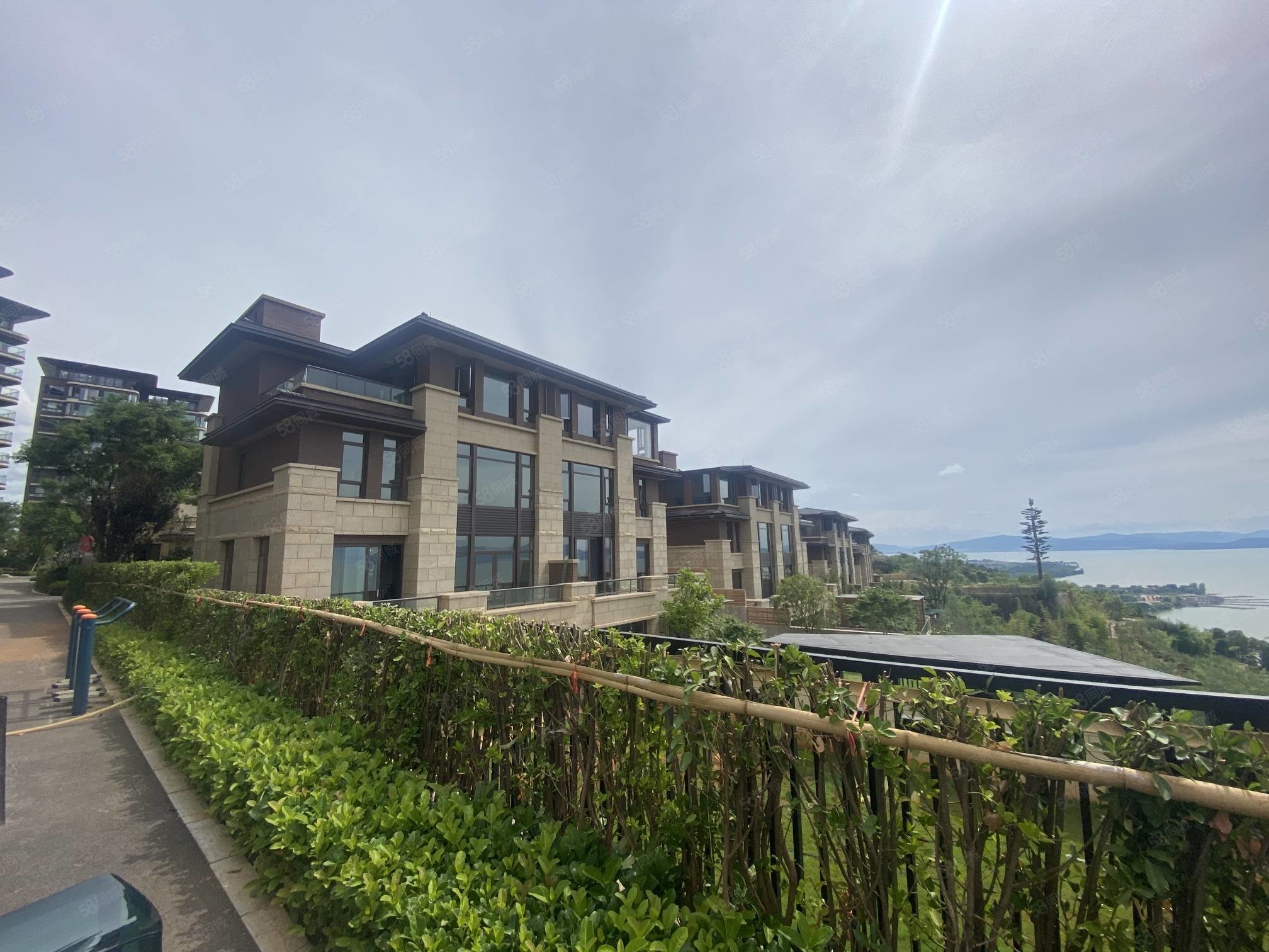 现房别墅,送360平超大花园,在家里打高尔夫,抚仙湖欢乐大世界-玉溪58