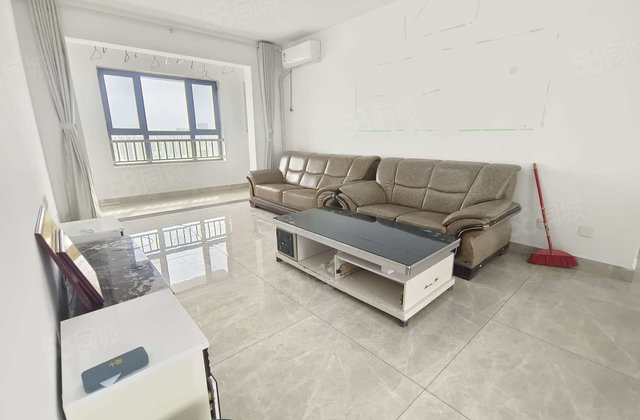 观景房三叶草，莲湖新城带车位储，免大税，次新小区人车分流。