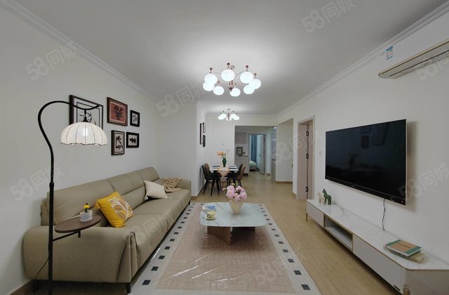 总高11层的电梯7楼 客厅朝阳 全明三室 精装修 有密码钥匙