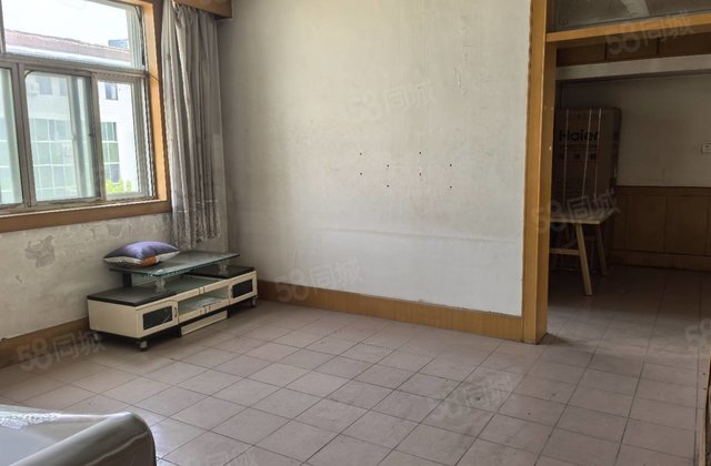 老文轩，龙山南区，龙湾三室朝阳，带地下室，随时看房