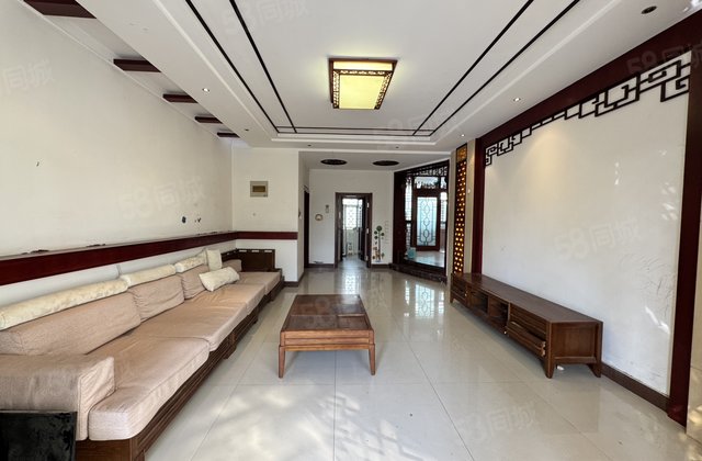 湖边大平层一楼带超大院子 威尼斯花园 东边户 三室双卫