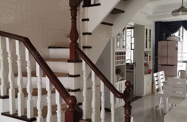 百合花城4室2厅190㎡89万二手房图片