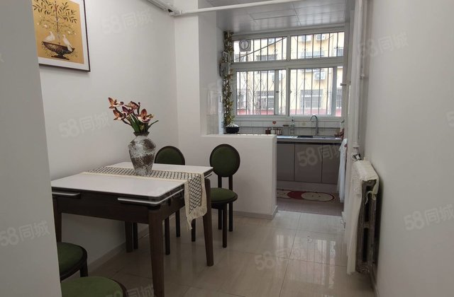 孝心1楼  湖边房  商圈成熟  交通便利    书