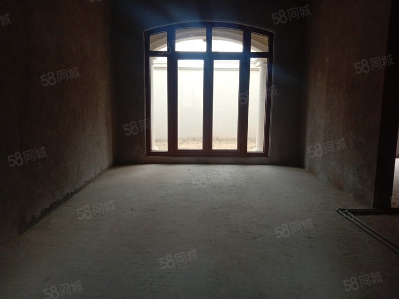 金博玫瑰园(别墅)5室2厅3卫217㎡南北210万