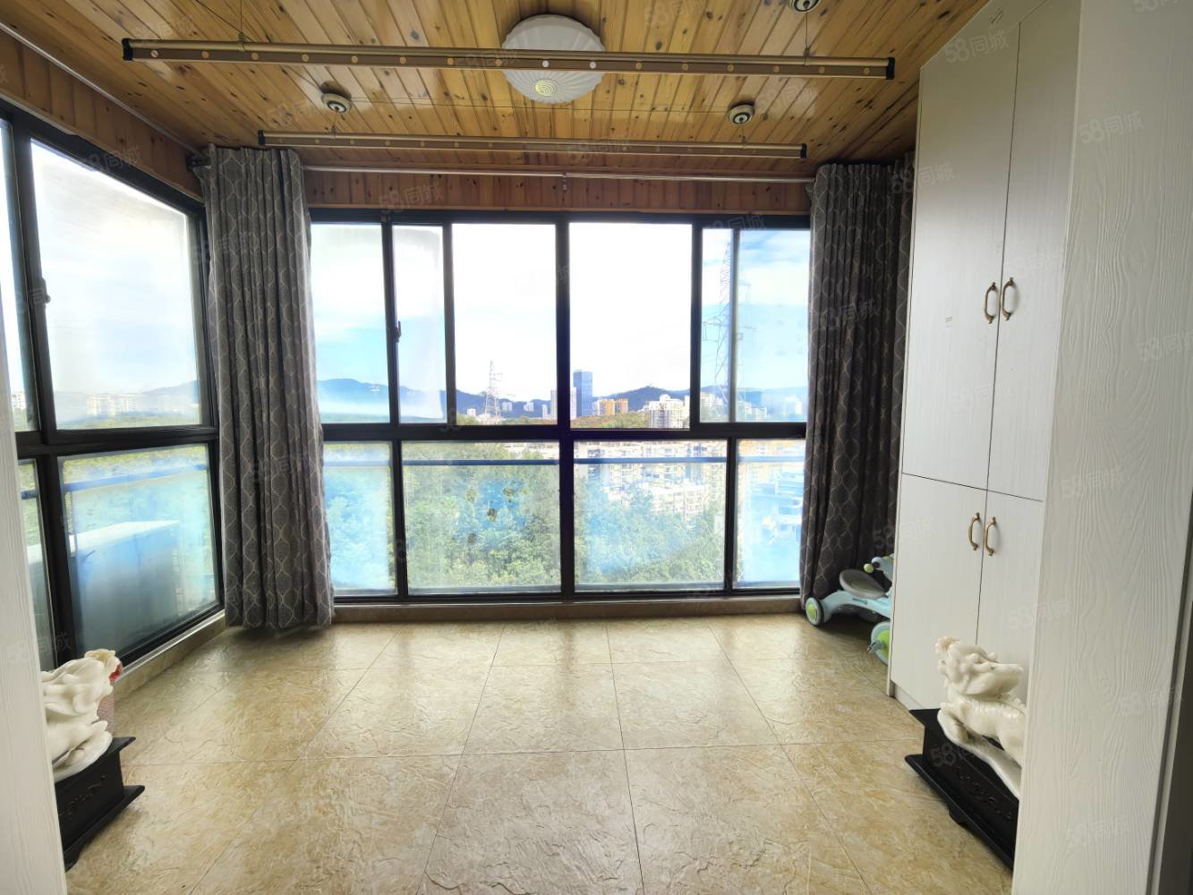 维多利亚3室2厅1卫110㎡南北69万