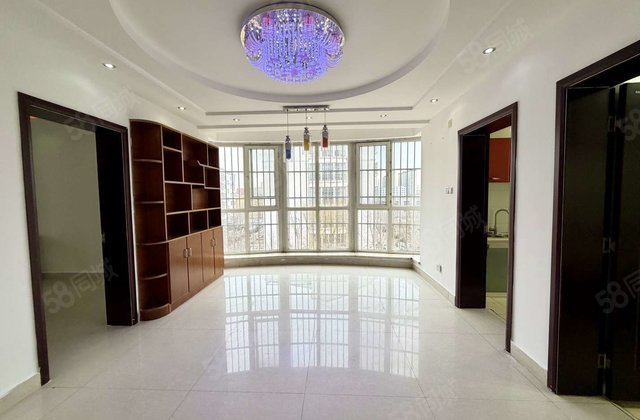 车站东临，地暖步梯房带车库，西边户三室两户，