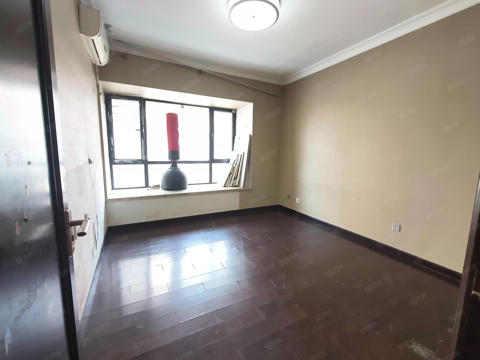 合景香悅四季(西區(qū))3室2廳2衛(wèi)121.05㎡南北275萬