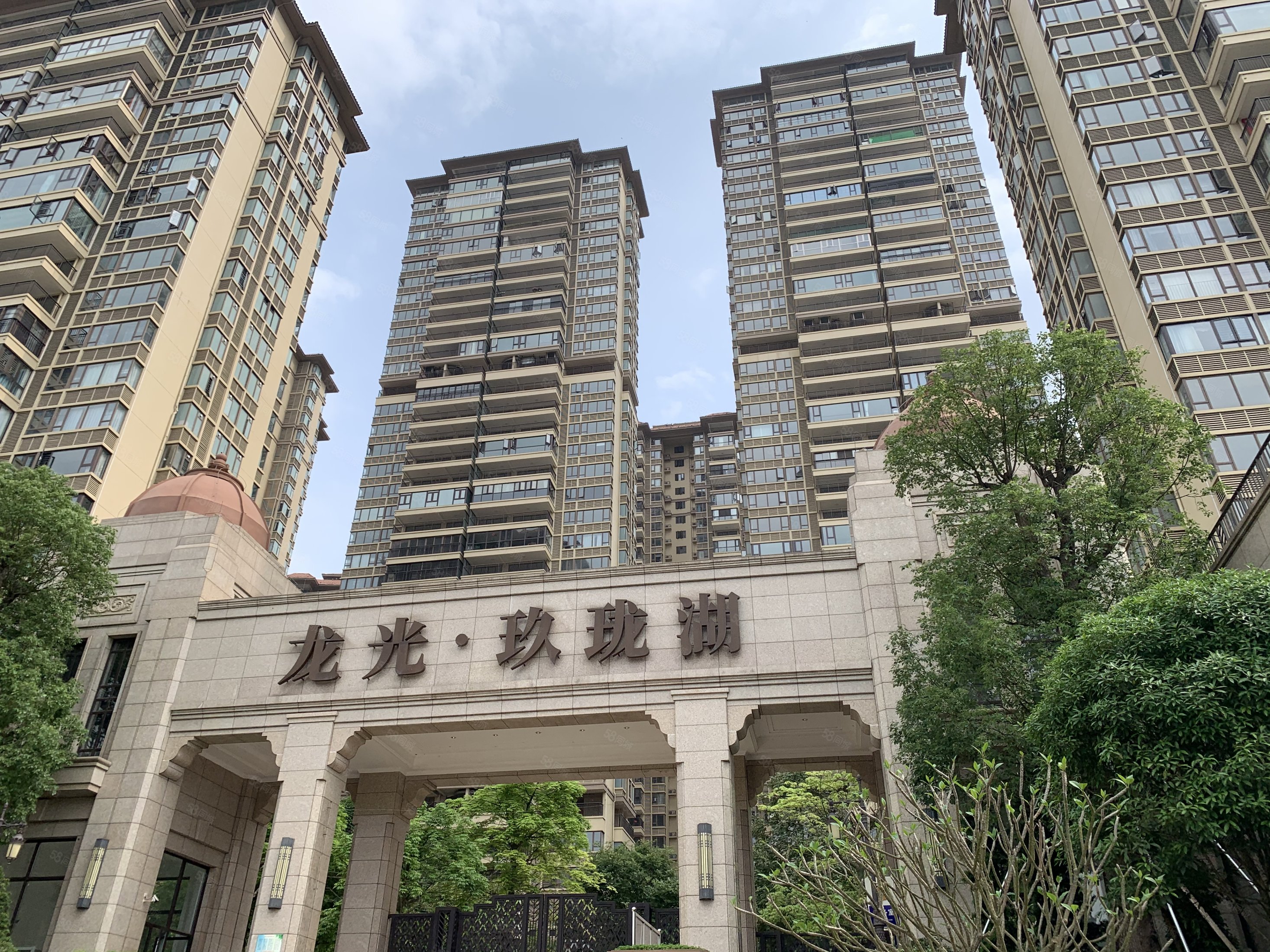 龙光玖珑湖(二期)4室2厅2卫123.16㎡南210万