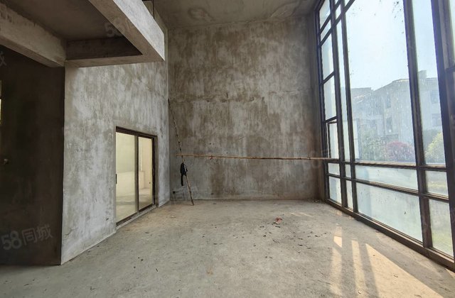 德和沁园(别墅)5室2厅4卫281㎡南北569万