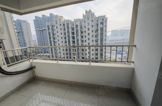 三中北校附近 电梯洋房大三室两卫 送储藏室 随时可看房