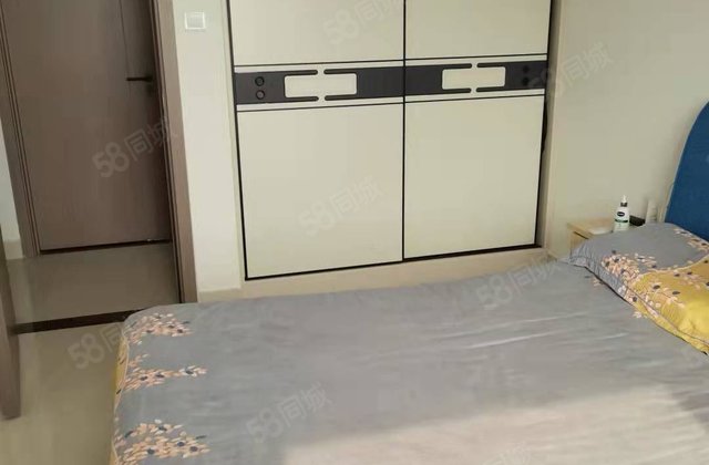 荣盛锦绣观邸 交通便捷 商业配套齐全 低容积 房龄新 有电梯