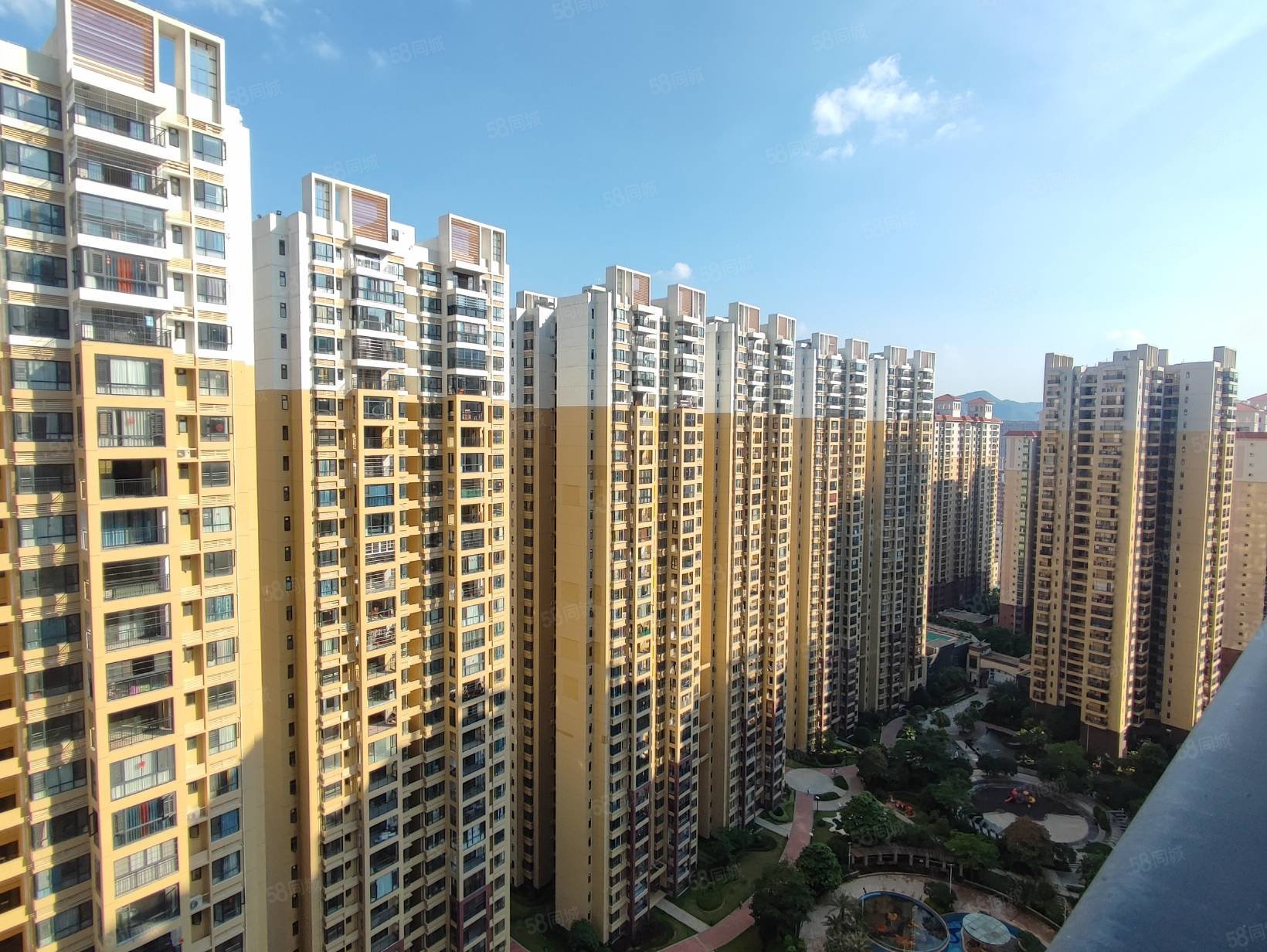 急售学府一号毛坯四房中高层主人房可观整个花园有匙看房便