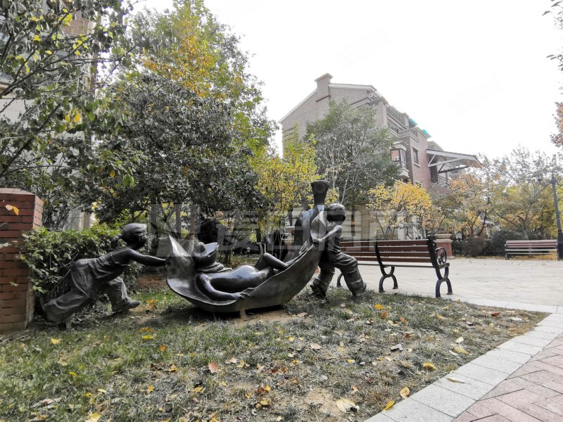 金隅翡麗華庭4室2廳2衛(wèi)161.87㎡南北999萬