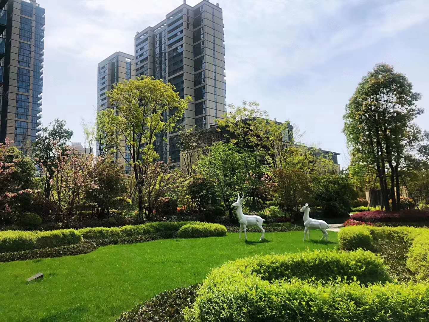 绿地华家池印(公寓住宅)3室2厅1卫89.71㎡南北700万