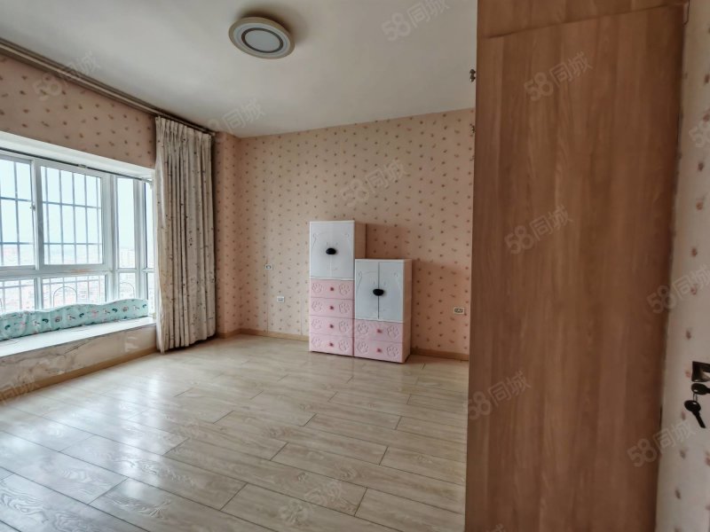 华南大厦3室2厅2卫138㎡东南62万