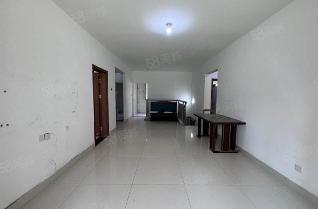 昌庭花园，万豪新城邦，复式一楼带院，带车位，价可谈实验双语