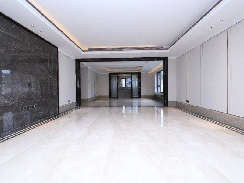 一梯一户 220平品质大平层 未住人 带两个产权车位 价可谈