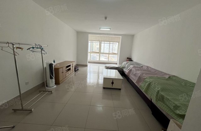 汇金街！富贵花园！地暖房！客厅朝南！南北通透！