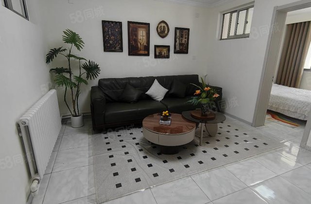 乐园  好楼层三室精装，拿   可以拥有