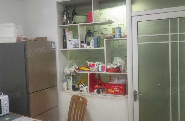 酱菜厂家属院，3楼，三室两厅一卫，精装修 配套成熟，房东直卖