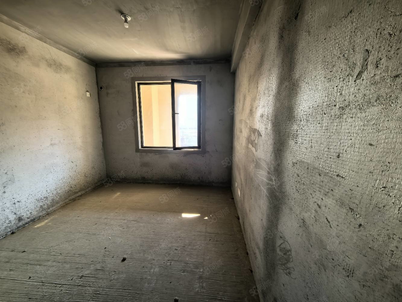 中铁诺德雍景台3室2厅2卫115㎡南北70万