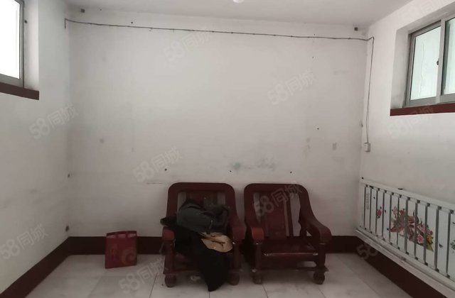 房东急售！湖边房！实验文轩三室两厅双阳台！几万即可入住！