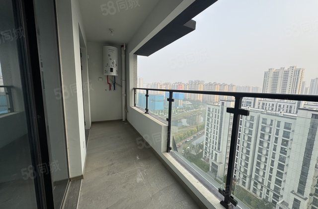 城市芳华澜园，房东急售，116平方带车位储藏室